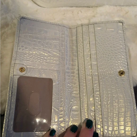 Brahmin Shell White Ezra and wallet(has imperfection on wallet see picture) - Picture 3 of 6